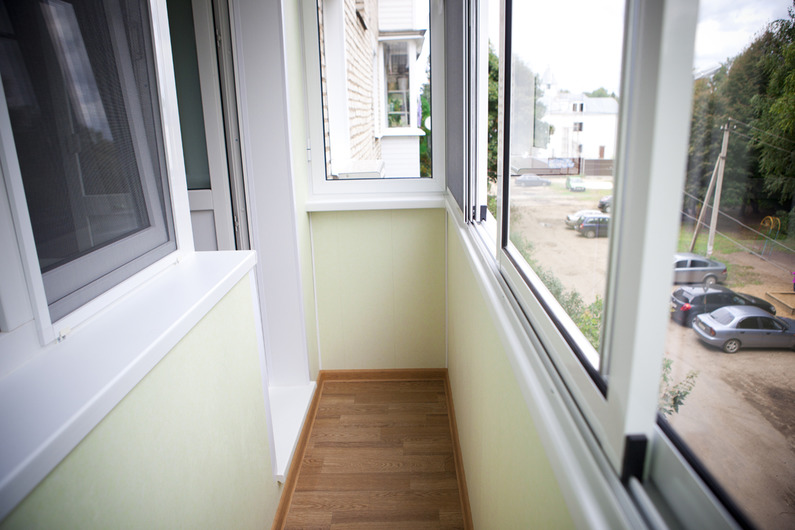 Внутренняя и внешняя обшивка балкона сайдингом самостоятельно